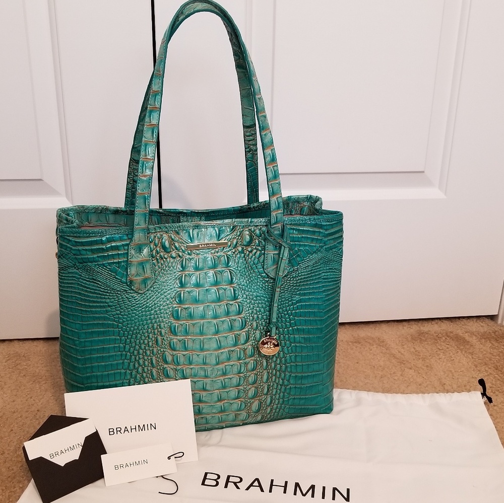 LIKE NEW!! Brahmin Med Julian Melbourne